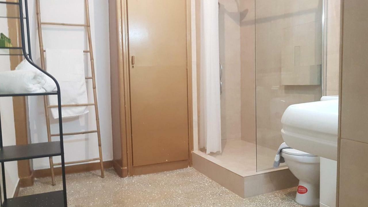 Violet Errathens Apartment - Athens Center, 7 Bd, 3 Bath Eksteriør bilde